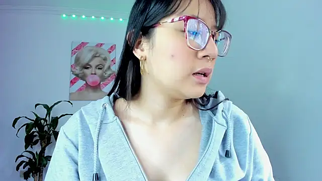 Snapshot of rouse_red chatting on 8, 11, 2025 rouse red online show from 8, 11, 2025