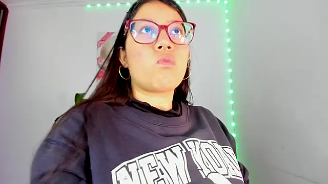 Snapshot of rouse_red chatting on 14, 11, 2025 rouse red online show from 14, 11, 2025