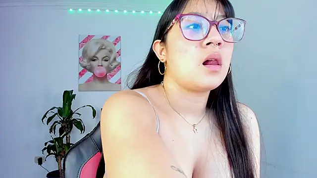 Snapshot of rouse_red chatting on 18, 11, 2025 rouse red online show from 18, 11, 2025