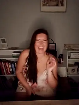 SweetLaurenXX online show from 10, 10, 2025