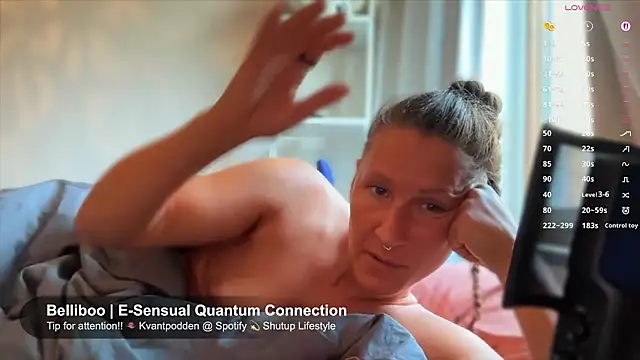 Snapshot of SwingWingWomanSweden chatting on 12, 9, 2025 SwingWingWomanSweden online show from 12, 9, 2025