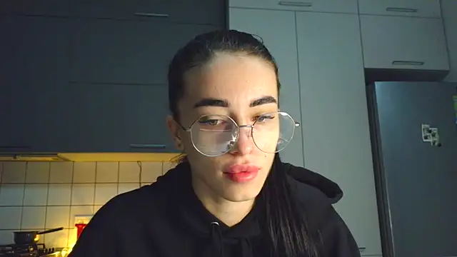 Snapshot of EvaMelnik chatting on 8, 10, 2025 EvaMelnik online show from 8, 10, 2025