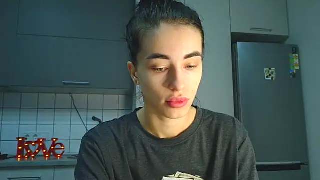 Snapshot of EvaMelnik chatting on 9, 11, 2025 EvaMelnik online show from 9, 11, 2025