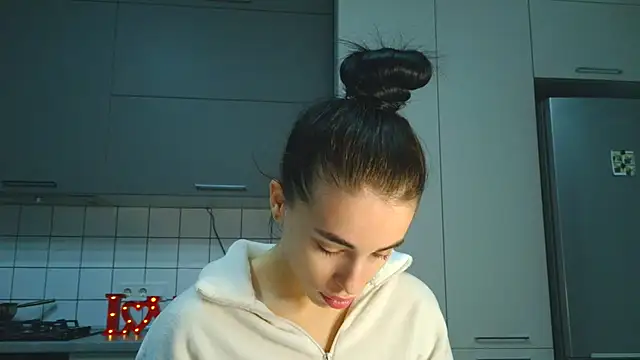 Snapshot of EvaMelnik chatting on 12, 11, 2025 EvaMelnik online show from 12, 11, 2025