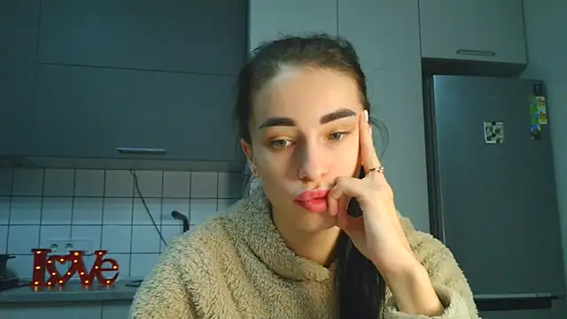 Snapshot of EvaMelnik chatting on 13, 11, 2025 EvaMelnik online show from 13, 11, 2025