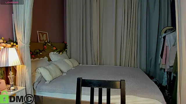 Snapshot of Agnes_Wells chatting on 2, 11, 2025 Agnes Wells online show from 2, 11, 2025