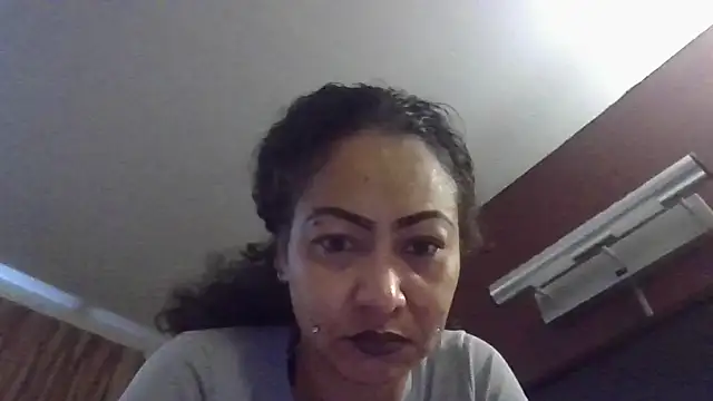 Snapshot of Flossee chatting on 3, 10, 2025 Flossee online show from 3, 10, 2025