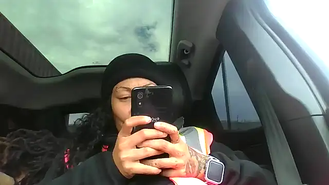 Snapshot of Flossee chatting on 12, 11, 2025 Flossee online show from 12, 11, 2025