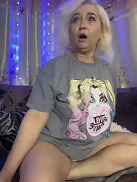 SquirtMilf00 online show from 17, 1, 2025