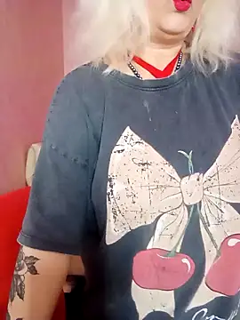 Snapshot of SquirtMilf00 chatting on 14, 2, 2026 SquirtMilf00 online show from 14, 2, 2026