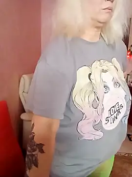 Snapshot of SquirtMilf00 chatting on 15, 2, 2026 SquirtMilf00 online show from 15, 2, 2026