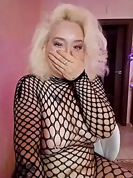 Snapshot of SquirtMilf00 chatting on 1, 3, 2026 SquirtMilf00 online show from 1, 3, 2026