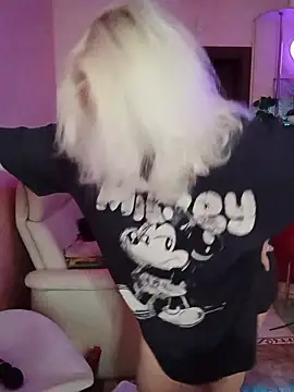 Snapshot of SquirtMilf00 chatting on 17, 3, 2026 SquirtMilf00 online show from 17, 3, 2026