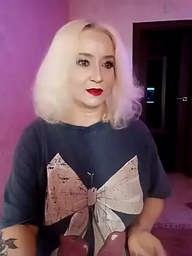 Snapshot of SquirtMilf00 chatting on 18, 3, 2026 SquirtMilf00 online show from 18, 3, 2026