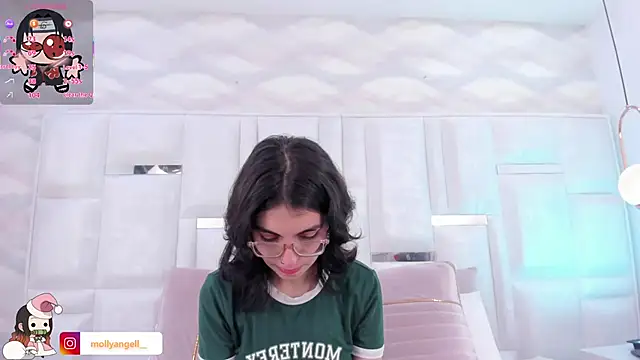 Snapshot of Im_Molly_Angel chatting on 4, 12, 2025 Im Molly Angel online show from 4, 12, 2025