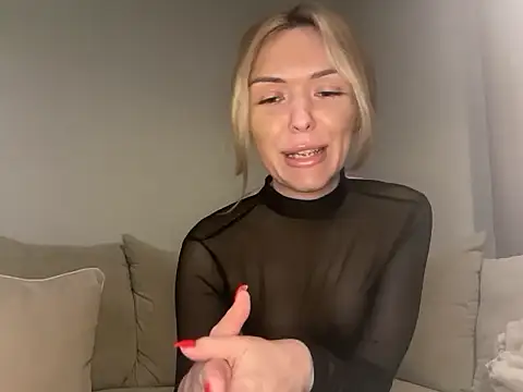 Snapshot of lolableux chatting on 23, 9, 2025 lolableux online show from 23, 9, 2025