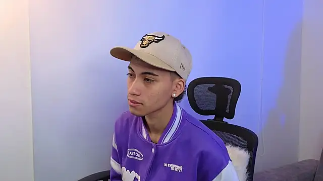 yulian vasquez online show from 4, 10, 2025