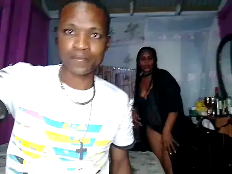 Snapshot of RichandBlondie chatting on 30, 11, 2025 RichandBlondie online show from 30, 11, 2025