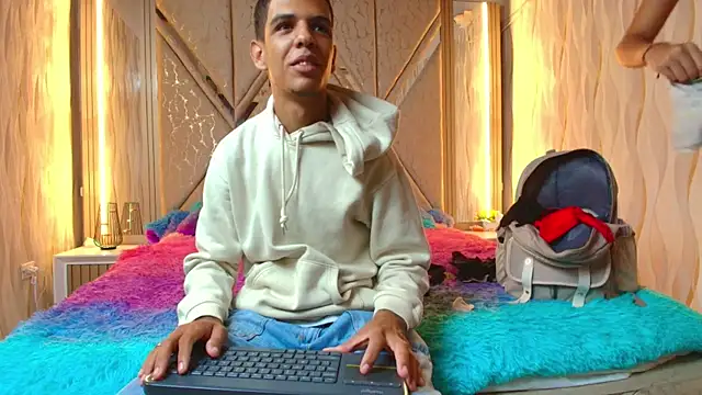 Snapshot of Hotcouple_222 chatting on 14, 10, 2025 Hotcouple 222 online show from 14, 10, 2025