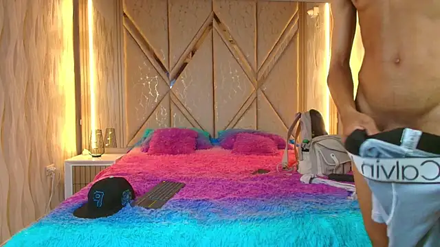 Snapshot of Hotcouple_222 chatting on 15, 10, 2025 Hotcouple 222 online show from 15, 10, 2025