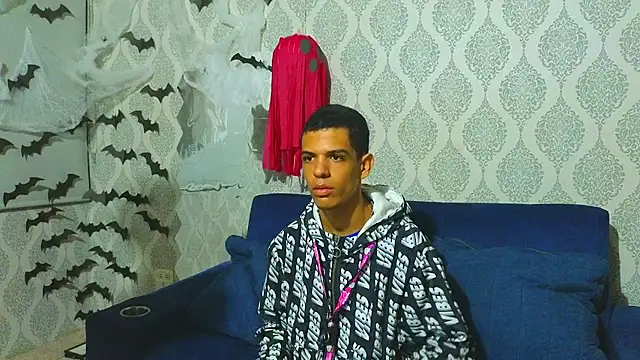 Snapshot of Hotcouple_222 chatting on 18, 10, 2025 Hotcouple 222 online show from 18, 10, 2025