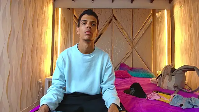 Snapshot of Hotcouple_222 chatting on 6, 11, 2025 Hotcouple 222 online show from 6, 11, 2025