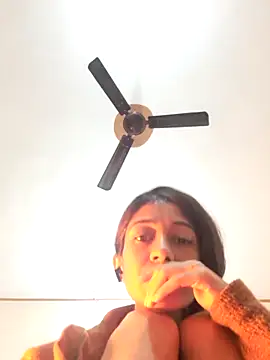 Snapshot of babe_jasmine chatting on 17, 12, 2025 babe jasmine online show from 17, 12, 2025