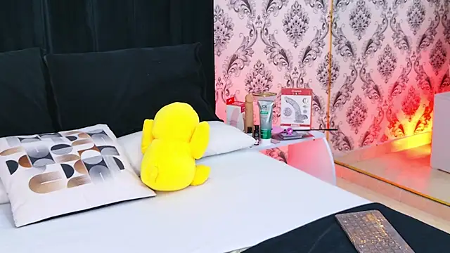 Snapshot of Becca_Grims chatting on 6, 11, 2025 Becca Grims online show from 6, 11, 2025