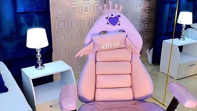 Snapshot of Becca_Grims chatting on 29, 11, 2025 Becca Grims online show from 29, 11, 2025