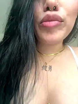 Snapshot of Bella__Wood chatting on 28, 9, 2025 Bella Wood online show from 28, 9, 2025