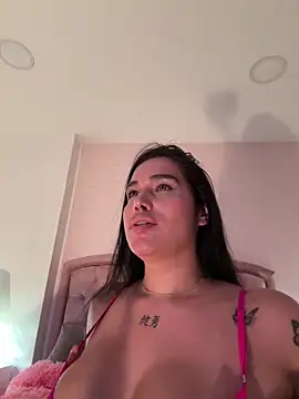 Snapshot of Bella__Wood chatting on 5, 10, 2025 Bella Wood online show from 5, 10, 2025