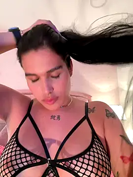Snapshot of Bella__Wood chatting on 9, 10, 2025 Bella Wood online show from 9, 10, 2025