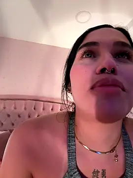 Bella  Wood online show from 13, 11, 2025