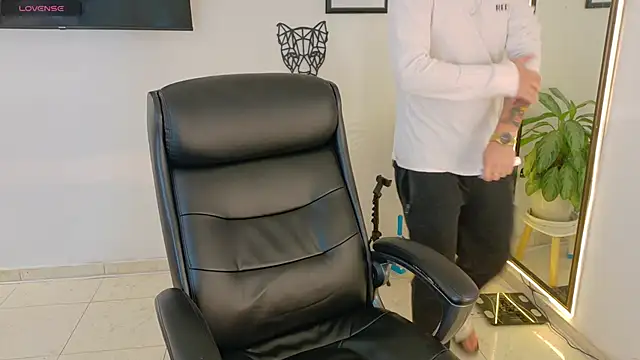 Snapshot of Elian_savoy chatting on 28, 11, 2025 Elian savoy online show from 28, 11, 2025