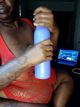 Thickkemzz41 online show from 5, 11, 2025