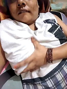 Snapshot of Cute_Amiya chatting on 3, 11, 2025 Cute Amiya online show from 3, 11, 2025