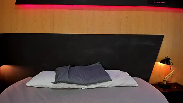 Dakota Monroe online show from 1, 10, 2025