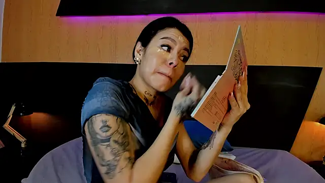 Dakota Monroe online show from 17, 10, 2025