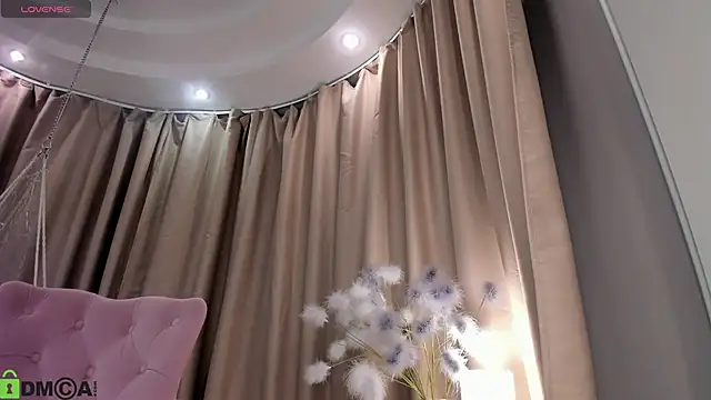 Snapshot of Naomi___Rias chatting on 27, 10, 2025 Naomi Rias online show from 27, 10, 2025