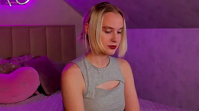 Snapshot of Carolin_Miller chatting on 21, 10, 2025 Carolin Miller online show from 21, 10, 2025