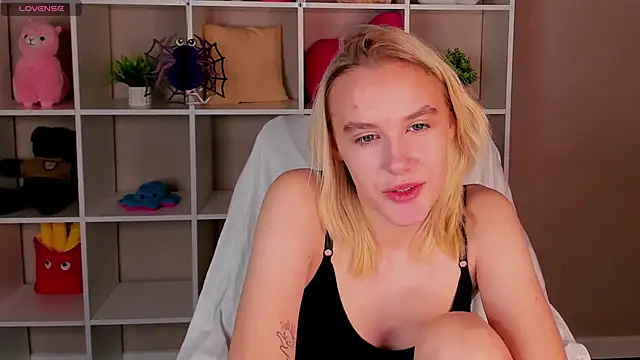 Snapshot of Carolin_Miller chatting on 27, 10, 2025 Carolin Miller online show from 27, 10, 2025