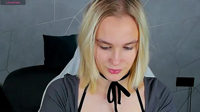 Snapshot of Carolin_Miller chatting on 29, 10, 2025 Carolin Miller online show from 29, 10, 2025