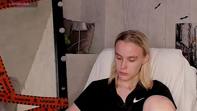 Snapshot of Carolin_Miller chatting on 13, 11, 2025 Carolin Miller online show from 13, 11, 2025