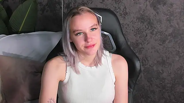 Snapshot of Carolin_Miller chatting on 19, 11, 2025 Carolin Miller online show from 19, 11, 2025