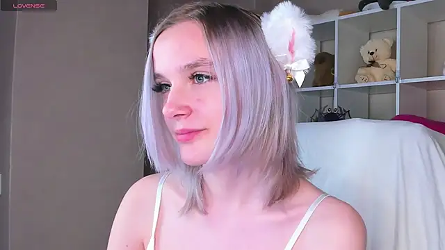 Snapshot of Carolin_Miller chatting on 21, 11, 2025 Carolin Miller online show from 21, 11, 2025