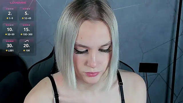 Snapshot of Carolin_Miller chatting on 3, 12, 2025 Carolin Miller online show from 3, 12, 2025