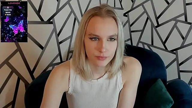 Snapshot of Carolin_Miller chatting on 5, 12, 2025 Carolin Miller online show from 5, 12, 2025