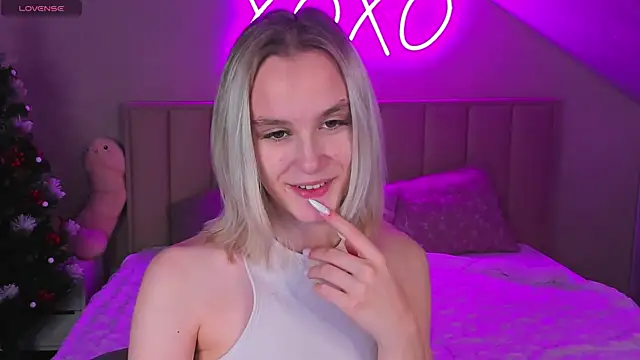 Snapshot of Carolin_Miller chatting on 15, 12, 2025 Carolin Miller online show from 15, 12, 2025