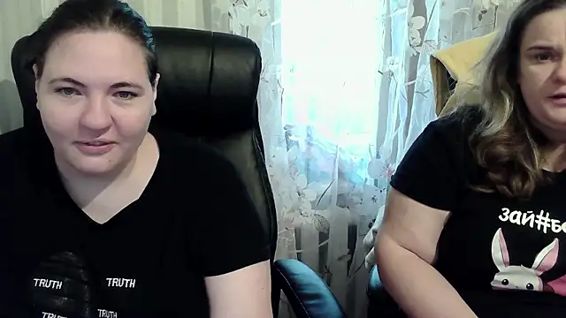 HollyXEva online show from 5, 10, 2025