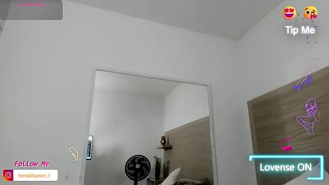 Kylie Cross online show from 19, 9, 2025